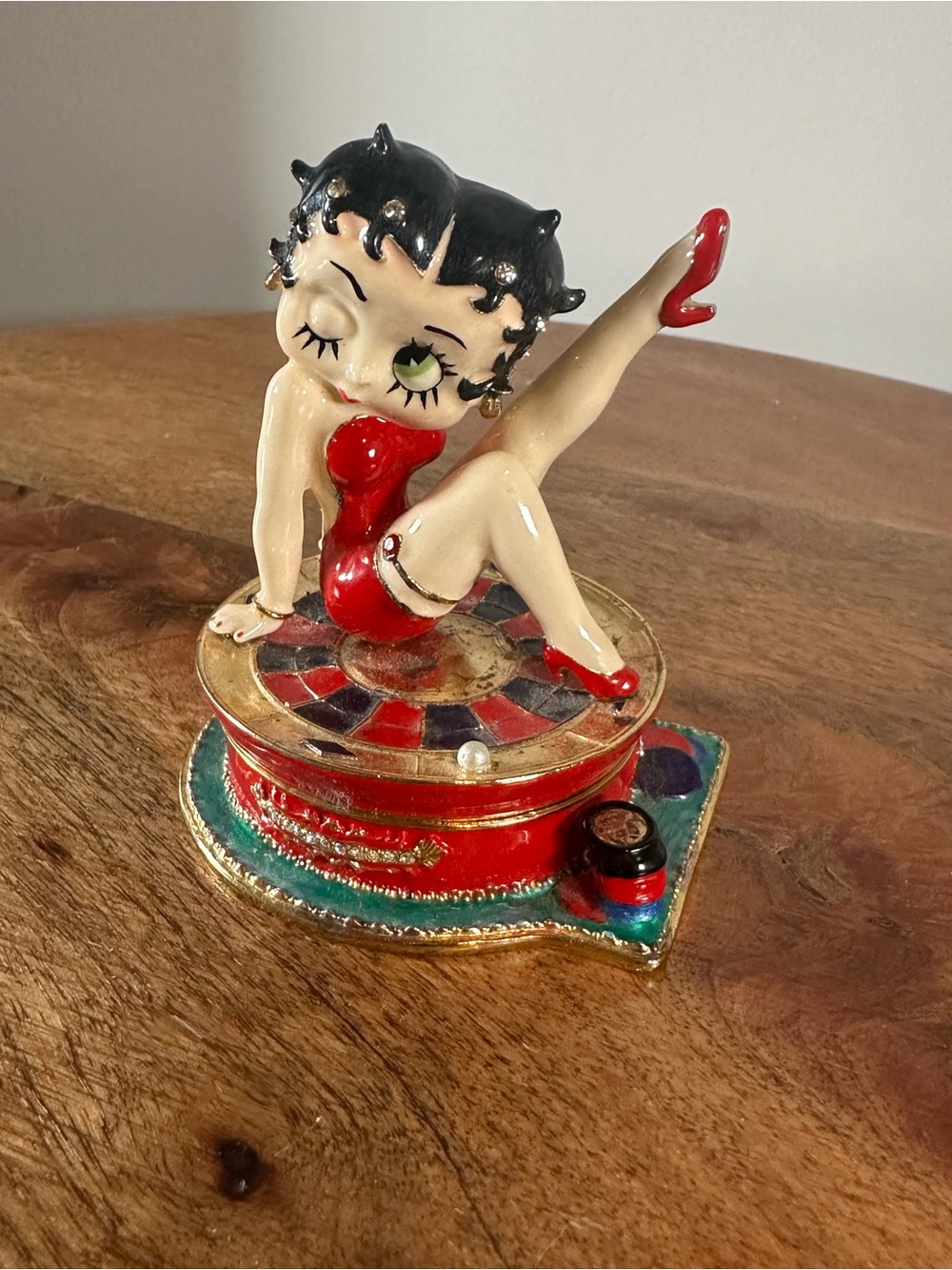 Betty Boop 2006 Roulette Anyone Trinket Box Figurine BB21007